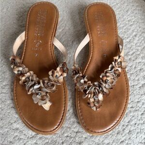 Italian Shoemakers Floral Sandals Womens 7 Brown Tan Slip On Thong Made In Italy